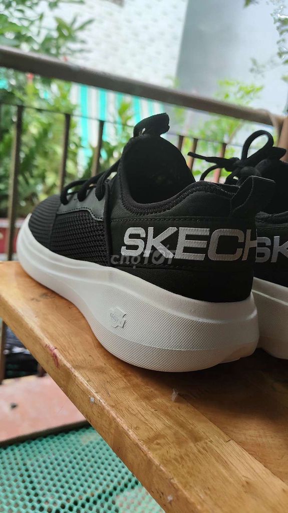 🎉 Sneakers size 41.5 chính hãng