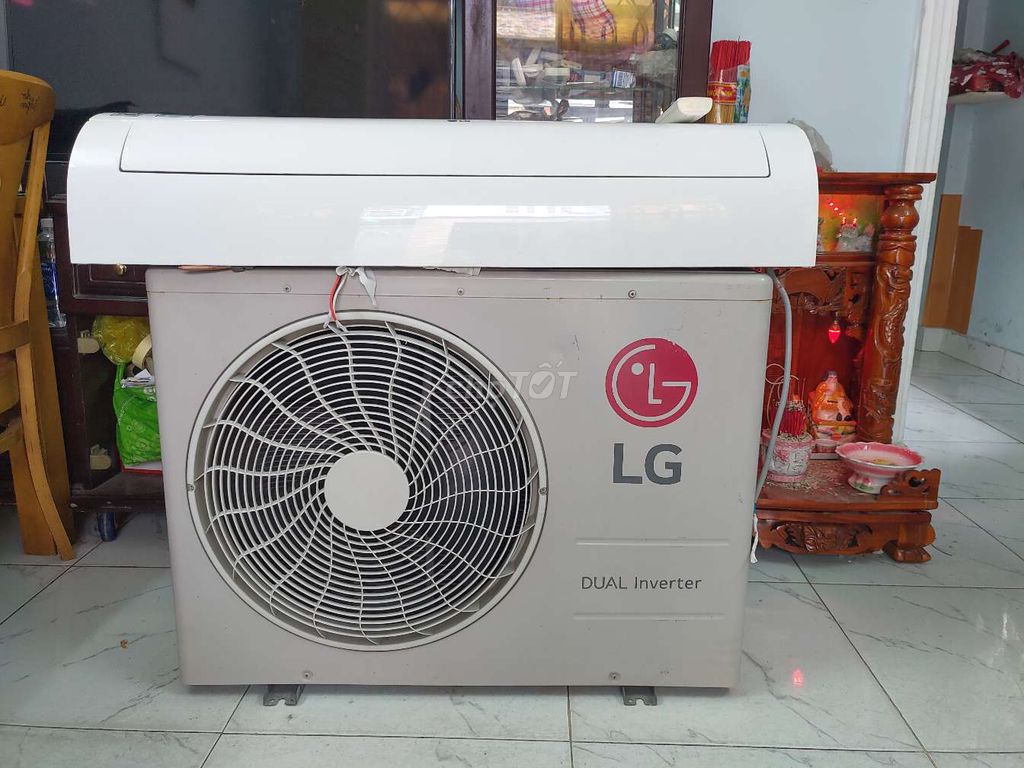 0909298356 - Máy Lạnh LG 2 hp inverter còn mới 95%