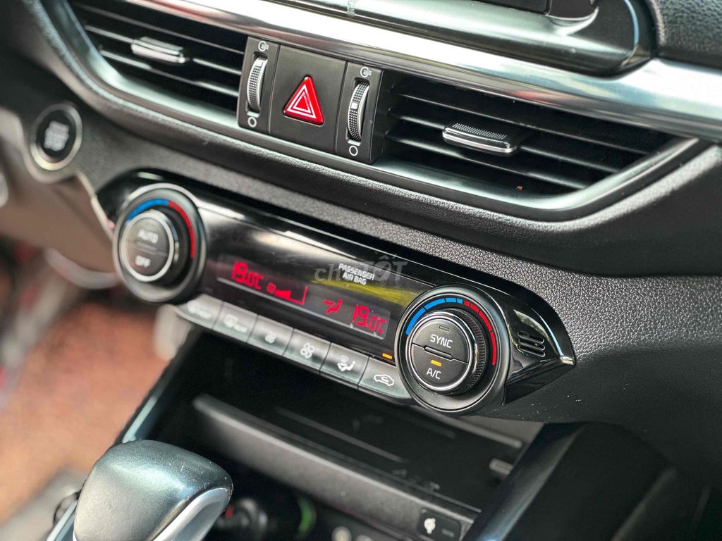 Kia Cerato 2019 Premium 2.0 Бензин 100 тыс. км Красный