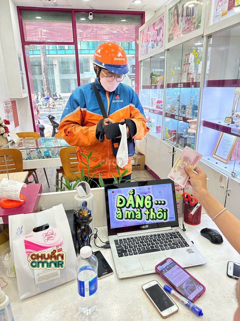 Tuyển 3 Nhân Viên Bán Hàng Tại Showroom Quận 10