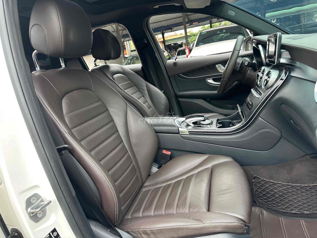 Mercedes Benz GLC 300 AMG  2016 Trắng Nâu 9 Vạn. Mua bán Ô tô tại Quận Cầu Giấy Hà Nội được đăng bởi Vũ Kiên hình 18