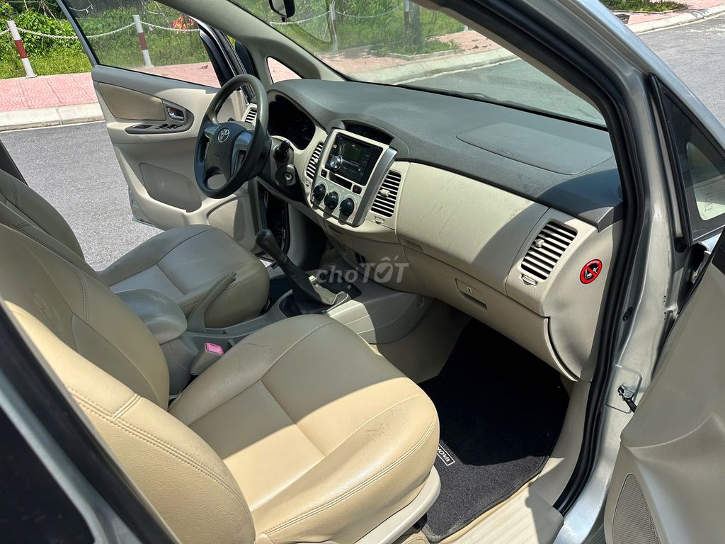 Toyota INNOVA 2.0E cuối 2014 form mới 2015, số tay. Mua bán Ô tô tại Huyện Sóc Sơn Hà Nội được đăng bởi Salon Auto Đào Hằng hình 8