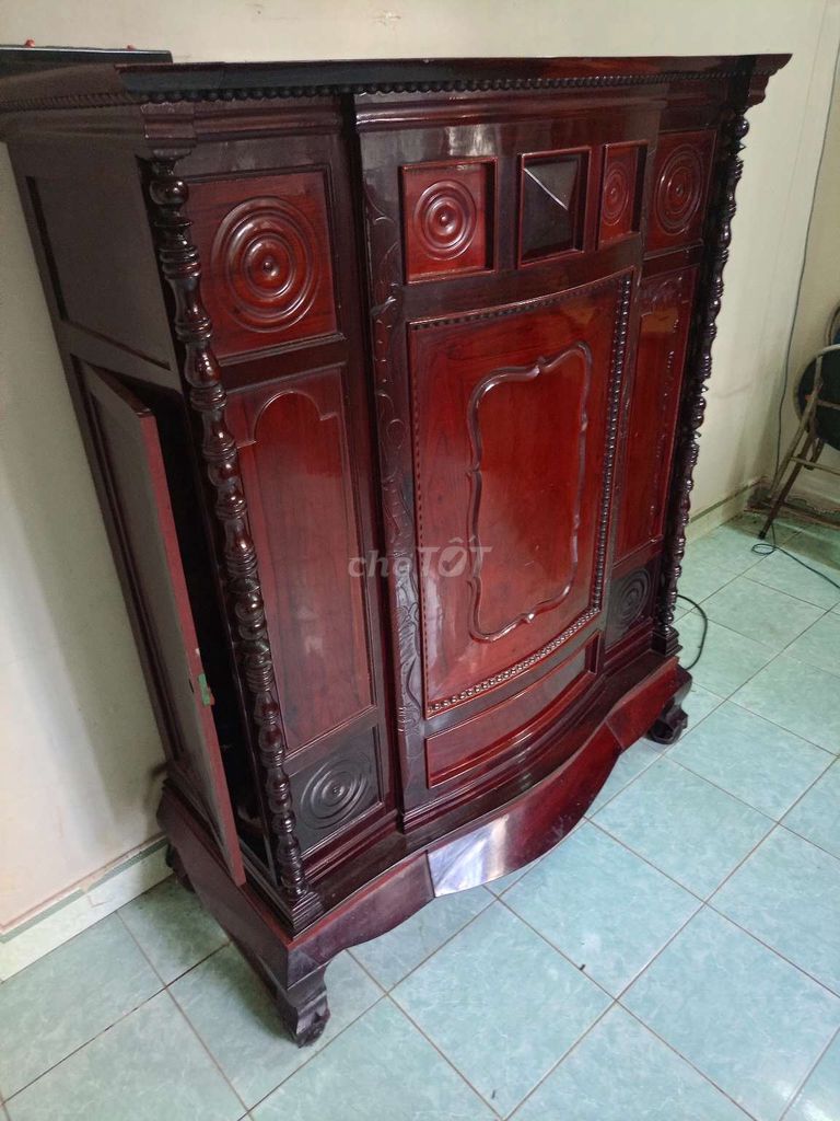 Tủ thờ Gỗ Nâu đỏ bán chỉ 1tr tặng trang treo tường. Mua bán Tủ, kệ gia đình tại Quận Tân Phú Tp Hồ Chí Minh được đăng bởi Tri Nguyen Jan hình 1