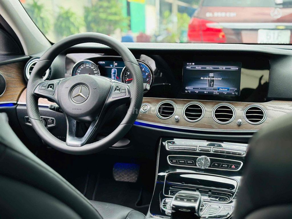 Mercedes Benz E200 Model 2017. Mua bán Ô tô tại Quận 8 Tp Hồ Chí Minh được đăng bởi Hồng Phúc hình 9