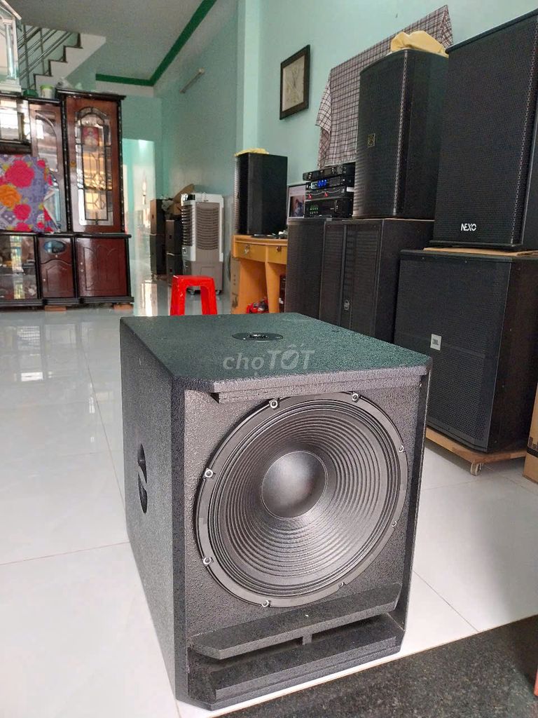 Loa sub hơi bass 40 Rcf côn 100 từ 220(vó ván ép)