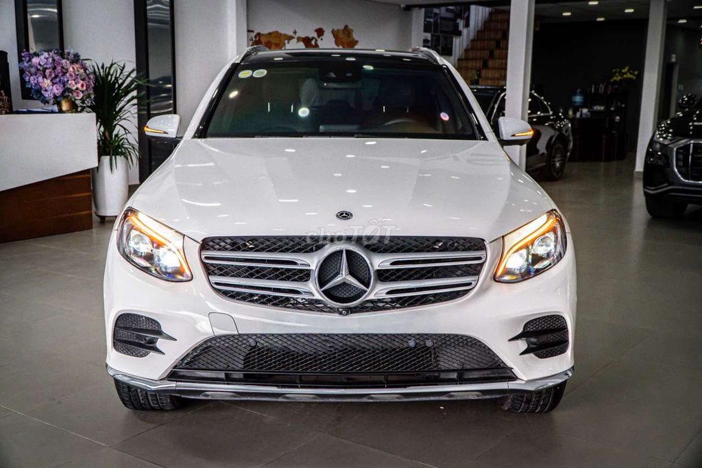 Mercedes-Benz GLC 300 4MATIC 2017, почти новый, 1 владелец