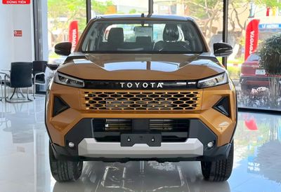 Toyota Hilux 4x2 MT 2026 - Xe giao ngay