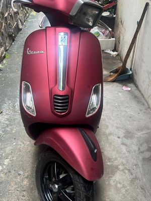 Piaggio Vespa Đỏ mận