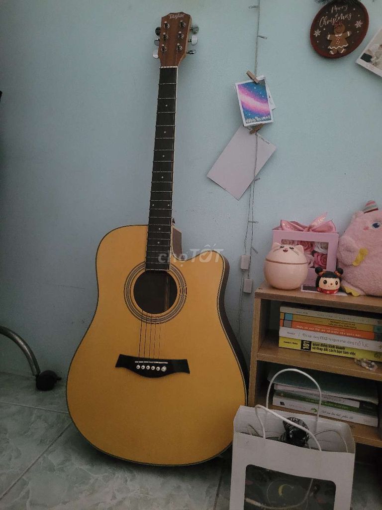 Đàn guitar Taylor Vàng Đã sử dụng. Mua bán Nhạc cụ tại Quận Bình Thạnh Tp Hồ Chí Minh được đăng bởi Phạm Hồng hình 1