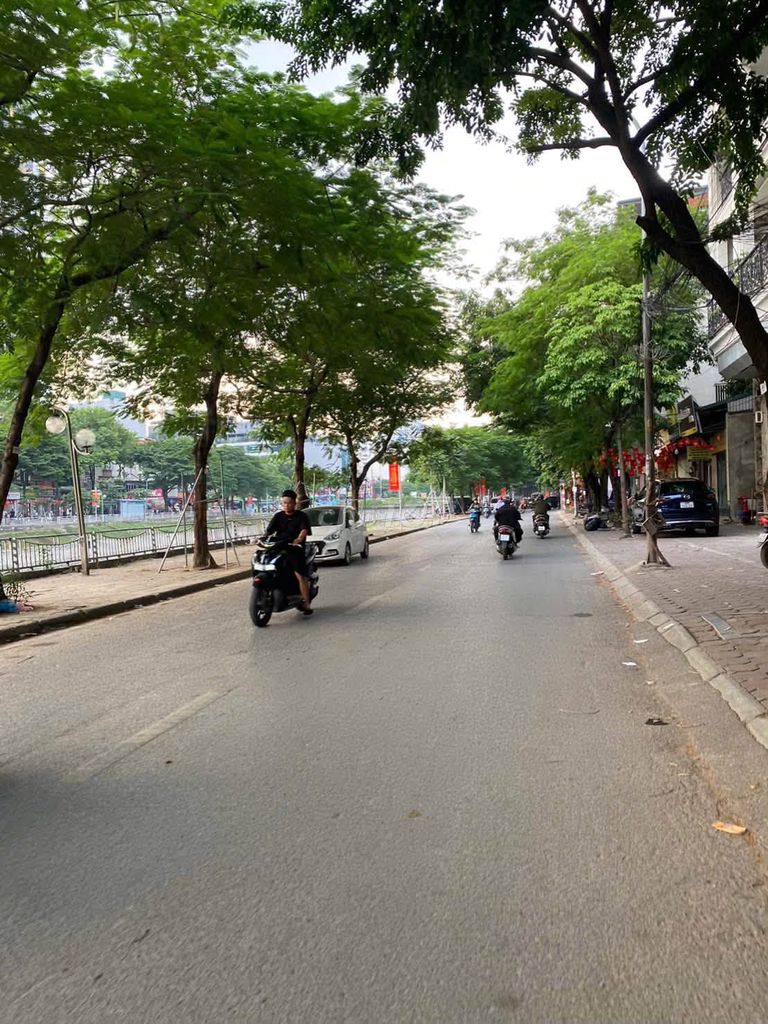 Tòa CHDV mặt ngõ Vũ Tông Phan, 23 phòng, dòng tiền 100tr/th