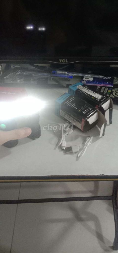 Đèn pin 3 mắt mini siêu sáng nam châm sạcC kèm cáp