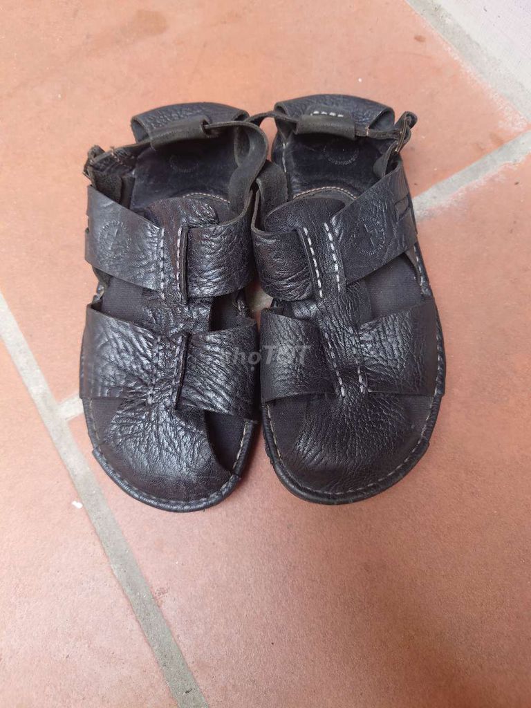 Dép/Sandal Dr Martens chính hãng sZ 40-40,5. Mua bán Giày dép tại Quận Hà Đông Hà Nội được đăng bởi Hưng Thịnh Store Auth hình 1