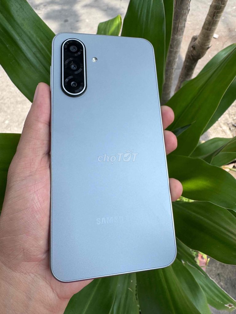 Samsung Galaxy A17 5G Bạc Đã sử dụng. Mua bán Điện thoại tại Quận Ninh Kiều Cần Thơ được đăng bởi phan Nhân  hình 1