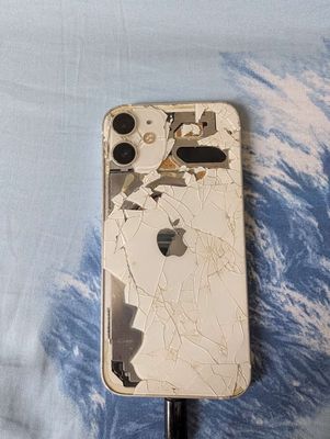 12mini pin yếu rớt bể như hình. Mua bán Điện thoại tại Quận 12 Tp Hồ Chí Minh được đăng bởi Lê Đình Văn