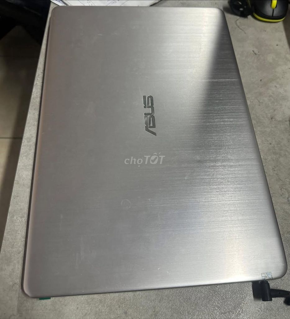 Asus VivoBook i5 Gen 8 8GB/256GB SSD Bạc. Mua bán Laptop tại Quận Ba Đình Hà Nội được đăng bởi Hội Đồ Điện Tử hình 1
