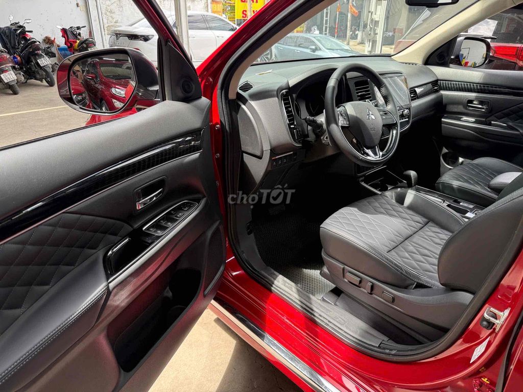 Mitsubishi Outlander 2022 Premium 2.0. Mua bán Ô tô tại Thành phố Thủ Đức Tp Hồ Chí Minh được đăng bởi Long Auto Vạn Phúc hình 9