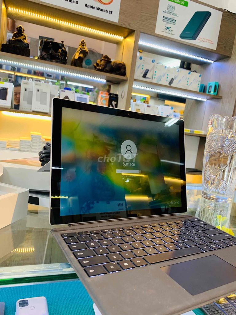 Microsoft Surface Pro Bạc. Mua bán Laptop tại Quận Bình Thạnh Tp Hồ Chí Minh được đăng bởi Hoan Nam Mobile Uy tạo nên thành công hình 1
