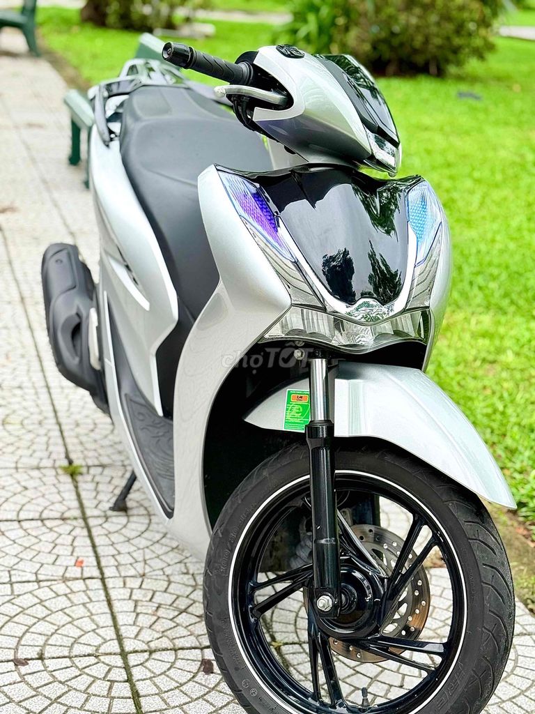 Honda SH 125 2023, серебристый
