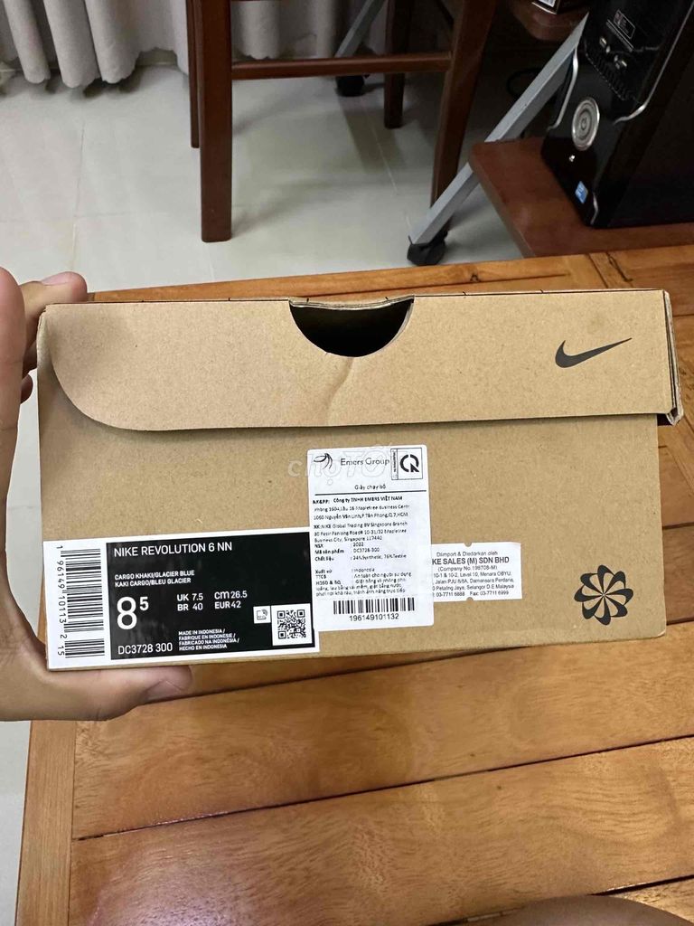 Giày Nike chính hãng Fullbox mới được tặng size 42