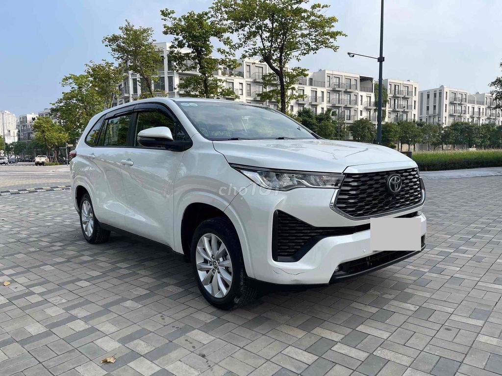 Toyota Innova Cross V 2025 Белый 50000 км