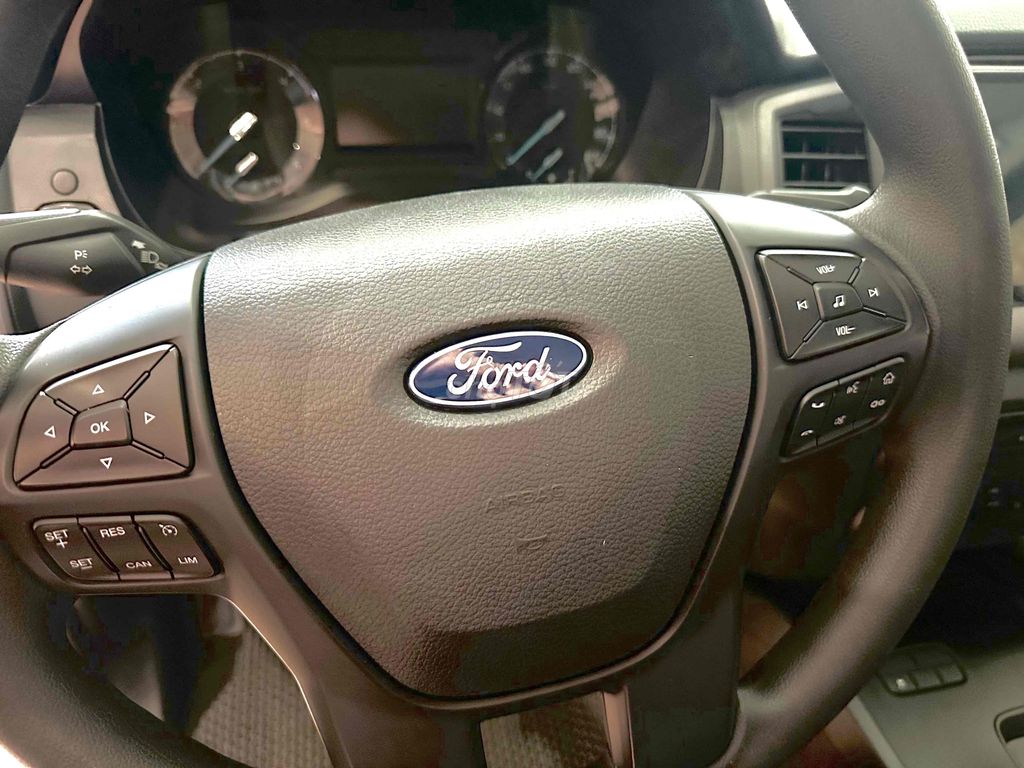 Ford Ranger 2020 XLS 2.2L 42000km. Mua bán Ô tô tại Thành phố Thuận An Bình Dương được đăng bởi Đạt Cầm Đồ hình 7