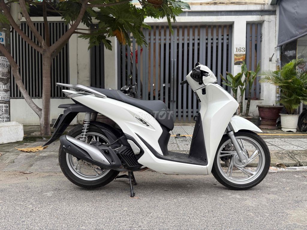Honda SH 2026 Белая 1000 км с предоплатой в рассрочку 14 г