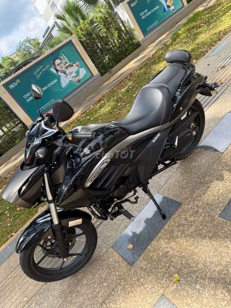 Suzuki Intruder,Xe Mới 100%,Hàng Cty xuất hóa đơn. Mua bán Xe máy tại Quận Thanh Khê Đà Nẵng được đăng bởi Quý Moto Cycle 21 điện biên phủ Đà Nẵng hình 2