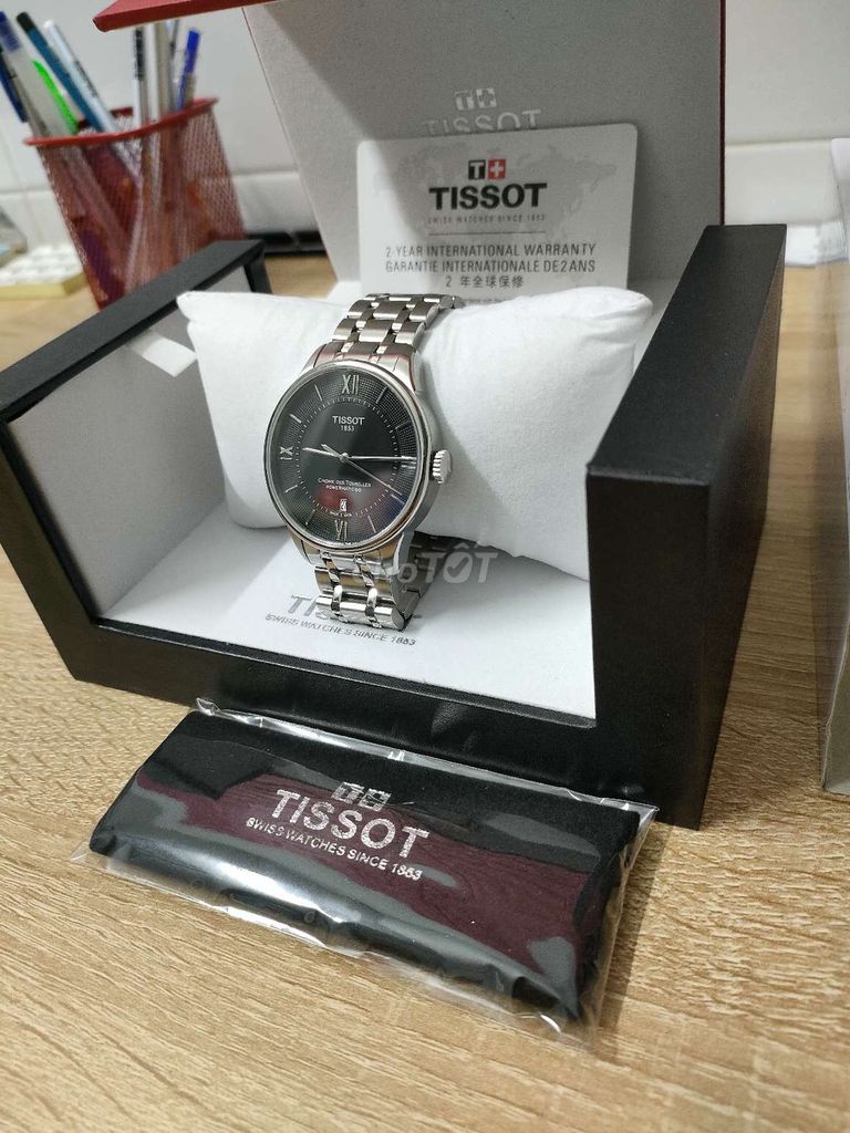 Kẹt tiền bán đồng hồ Tissot