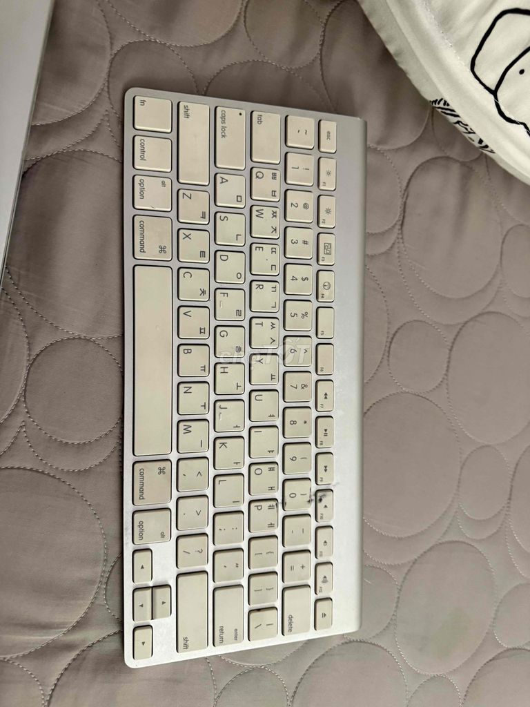 Cần bán macbook air kèm bộ phụ kiện