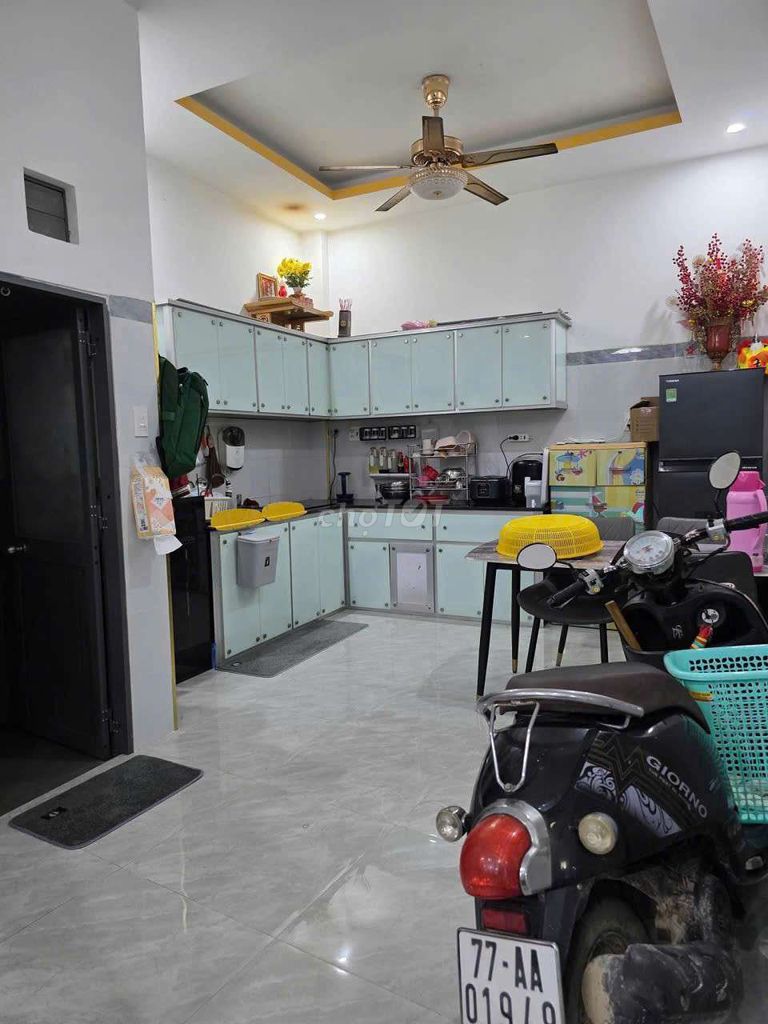 Nhà hẻm cạn lê hồng phong - trung tâm quy nhơn Nhà hẻm cạn lê hồng phong - trung tâm quy nhơn