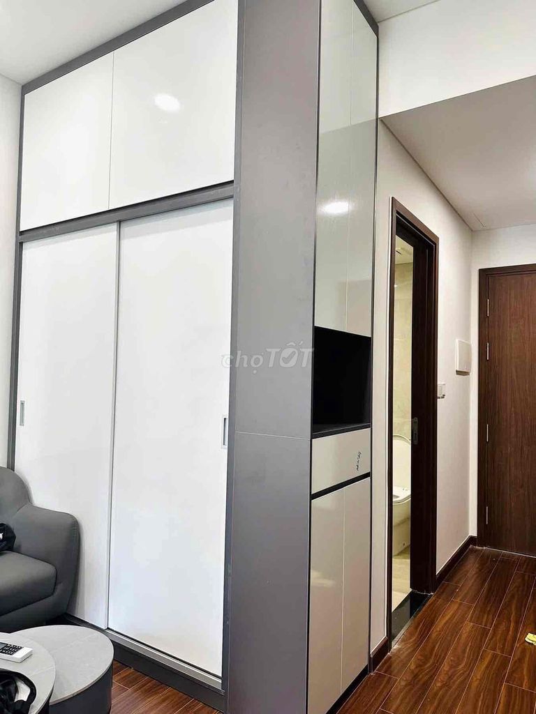 Владелец арендует дом Studio H1 Masterise, полный электроники и интерьера