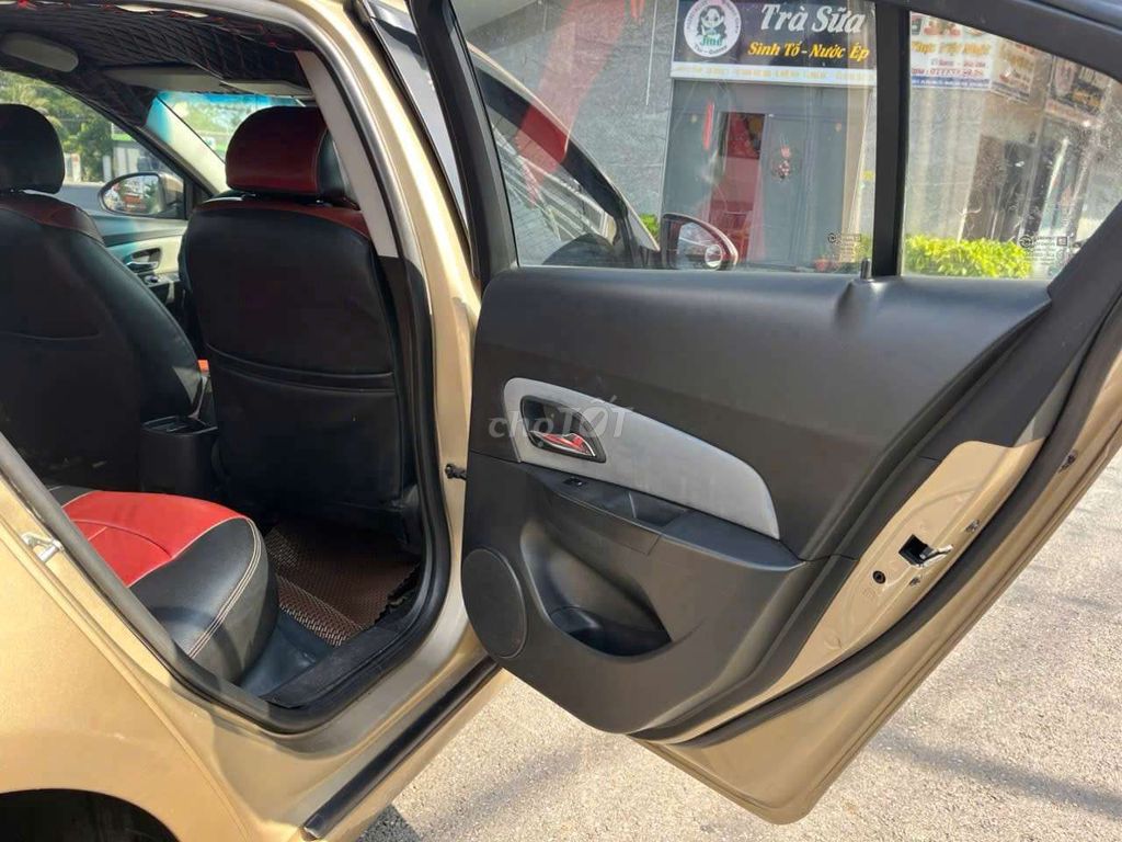Ô tô Chevrolet Cruze 2011 số sàn màu vàng cát. Mua bán Ô tô tại Thị xã Bến Cát Bình Dương được đăng bởi lâm hiền  hình 3
