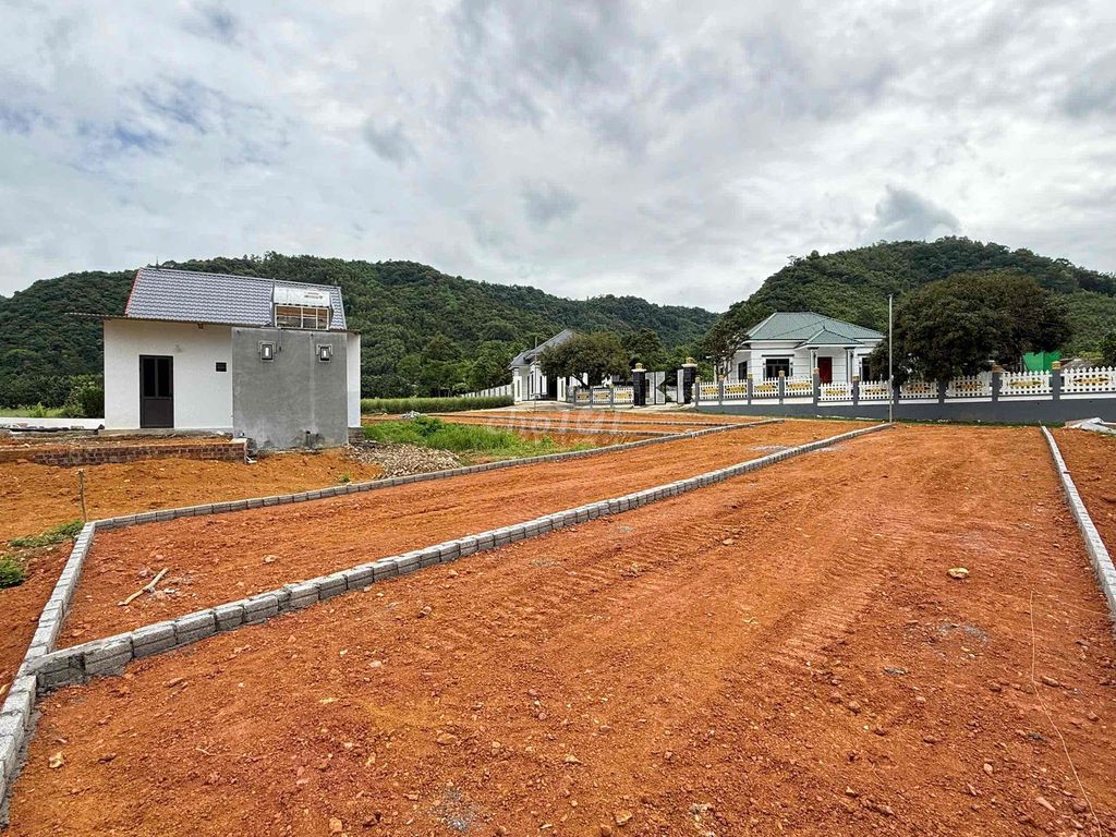 chính chủ cần bán lô đất hơn 100m2 sẵn sổ kí chuyển nhượng được ngay