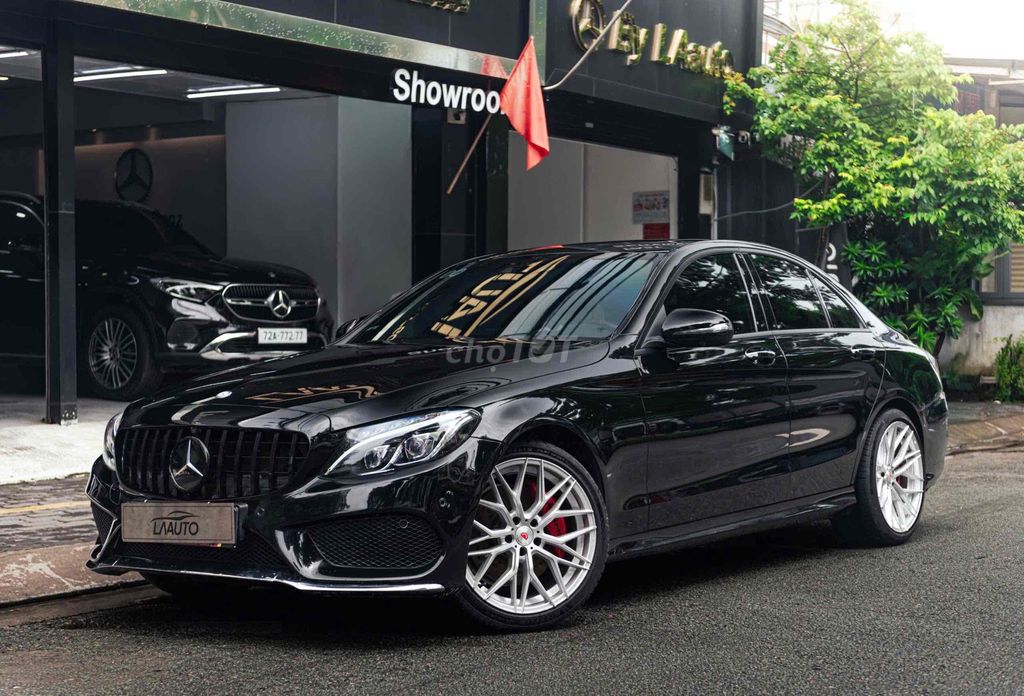 Mercedes C300 AMG Model 2018 - Đen/Đỏ - 25.000 km. Mua bán Ô tô tại Quận 7 Tp Hồ Chí Minh được đăng bởi Thật Nguyễn LongAnh Auto hình 2