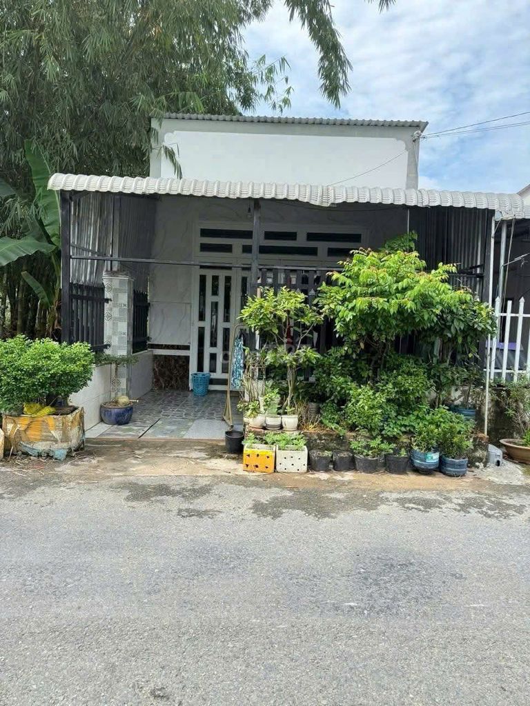 Cần bán nhà 1 xẹt Lê Thị Siêng, Tân Thông Hội,113,3m2, 880tr, shr