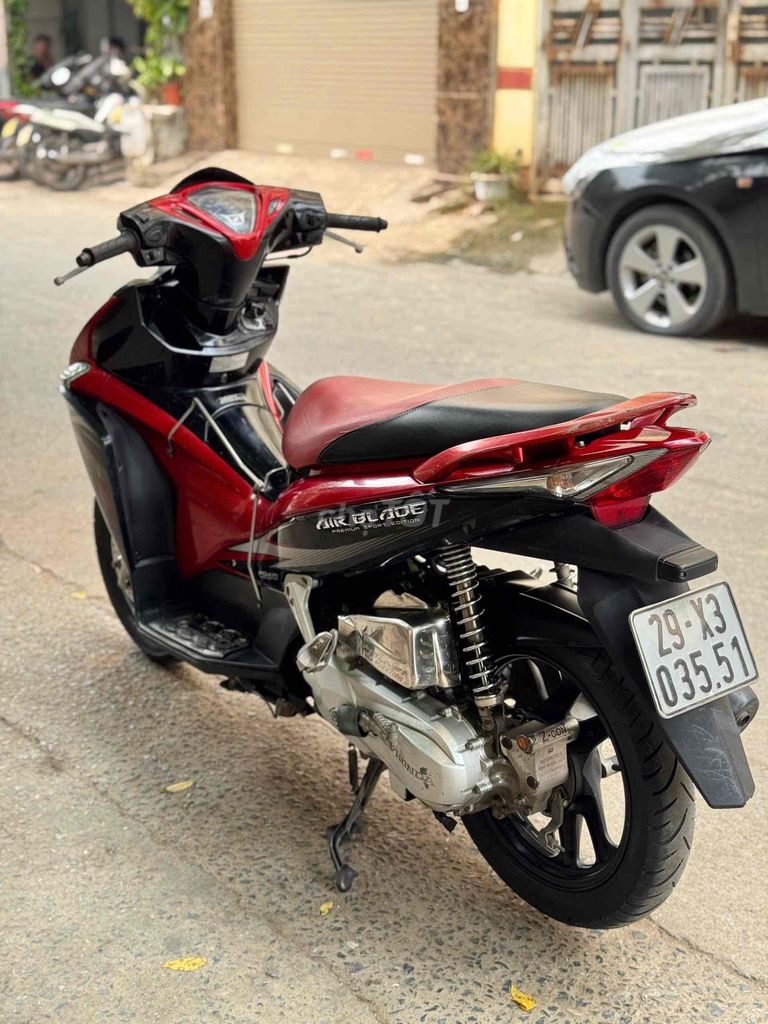 Спортивный Honda Air Blade FI, красно-черный, оригинал