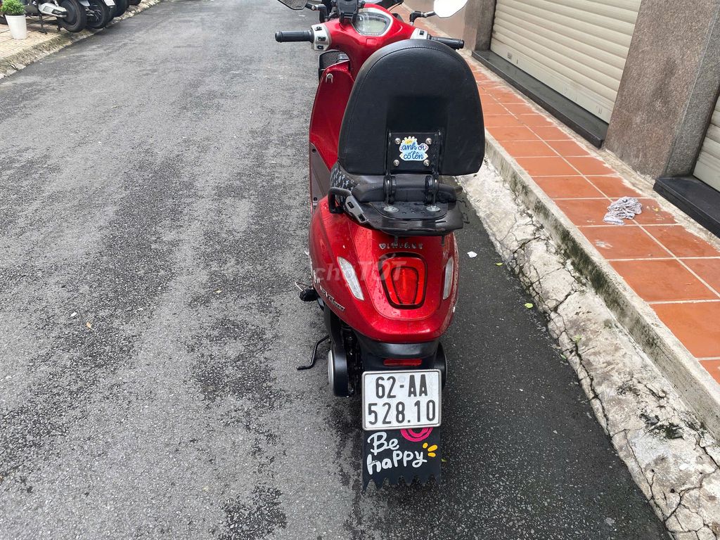 Электроскутер VinFast Evo 200, красный, 68 000 км