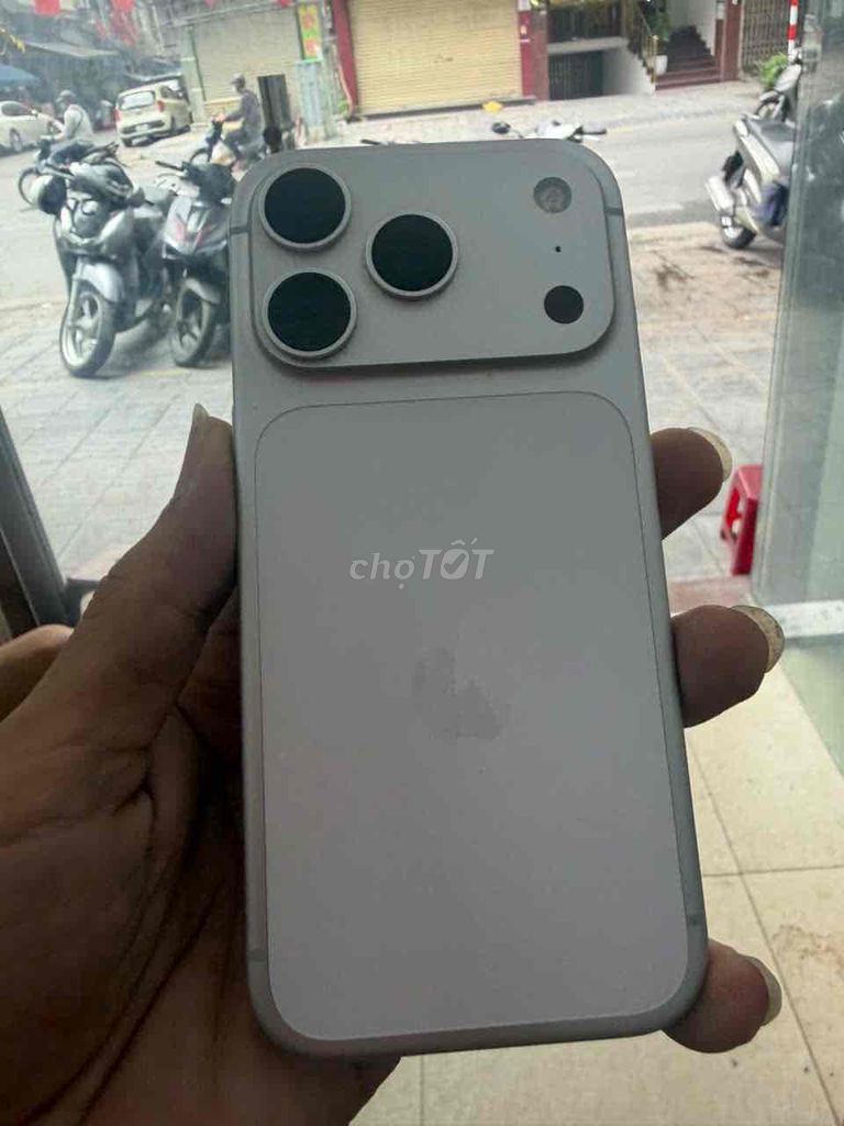 iPhone 17 Pro 256GB Bạc zin áp khay sim. Mua bán Điện thoại tại Quận Long Biên Hà Nội được đăng bởi Phạm Xuân Quý hình 1