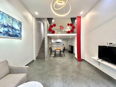 Duplex + sân vườn nội thất cao cấp như căn hộ chung cư - Trung tâm Q1