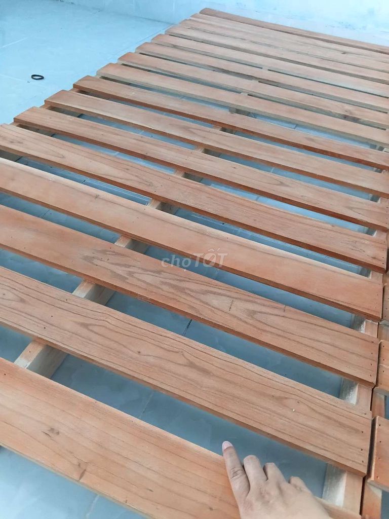 Pallet gỗ 1m8 x 2m màu vàng. Mua bán Giường, chăn ga gối nệm tại Thành phố Huế Thừa Thiên Huế được đăng bởi Huong nguyen hình 1