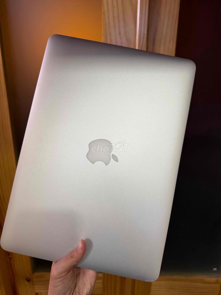 Apple MacBook Air 2017 i5 8GB/128GB. Mua bán Laptop tại Thành phố Đà Lạt Lâm Đồng được đăng bởi Thùy Dung hình 1