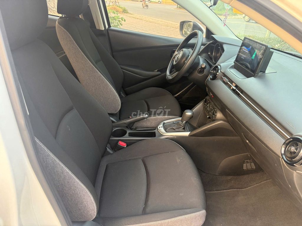 Mazda 2 AT sản xuất 2024, sơn nguyên bản 99%. Mua bán Ô tô tại Quận Long Biên Hà Nội được đăng bởi Long Biên Cars hình 12