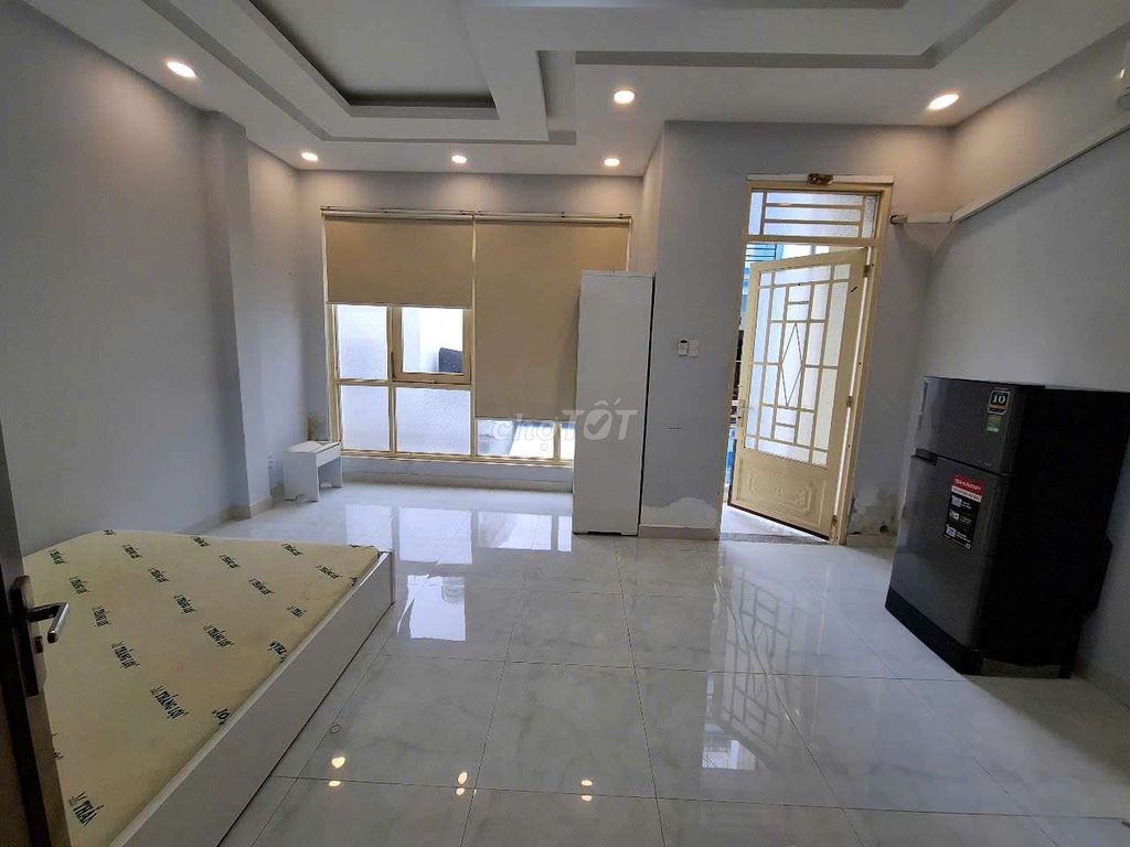 Studio Ban Công 30m² Ngay Khu Phan Xích Long Phú Nhuận