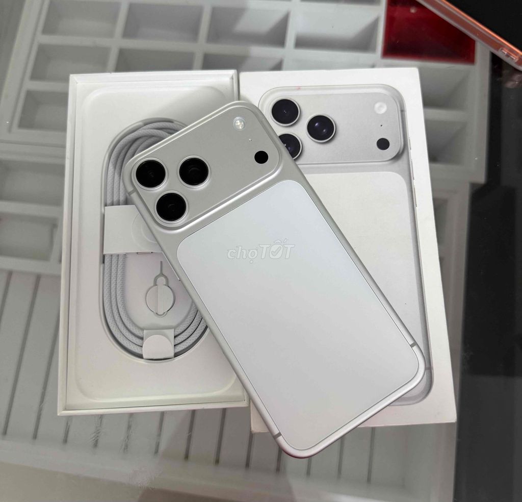 iPhone 17 Pro Max 256GB Bạc - Chính Hãng - Sạc 4L. Mua bán Điện thoại tại Quận Liên Chiểu Đà Nẵng được đăng bởi Thế Hưng hình 1