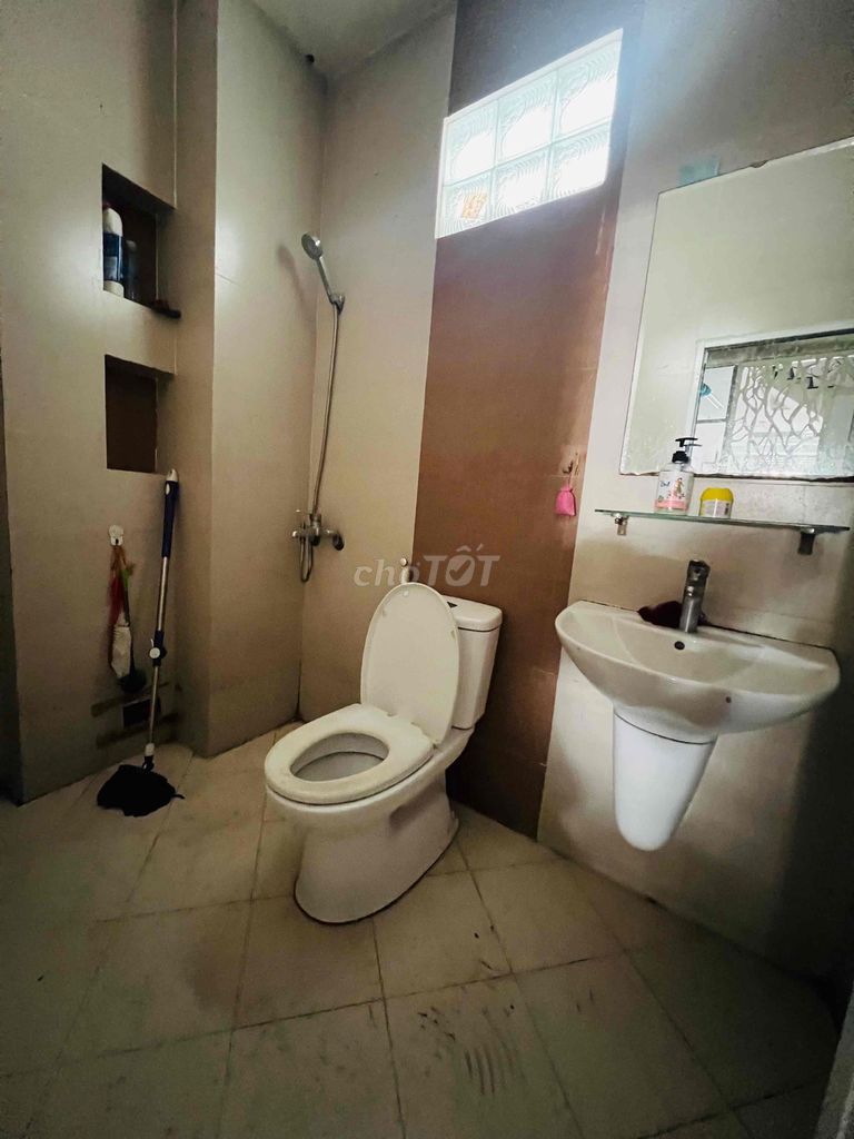 Дом MT Le Van Luong в аренду 4,5 м х 28 м, 4 спальни, 5 туалетов, терраса