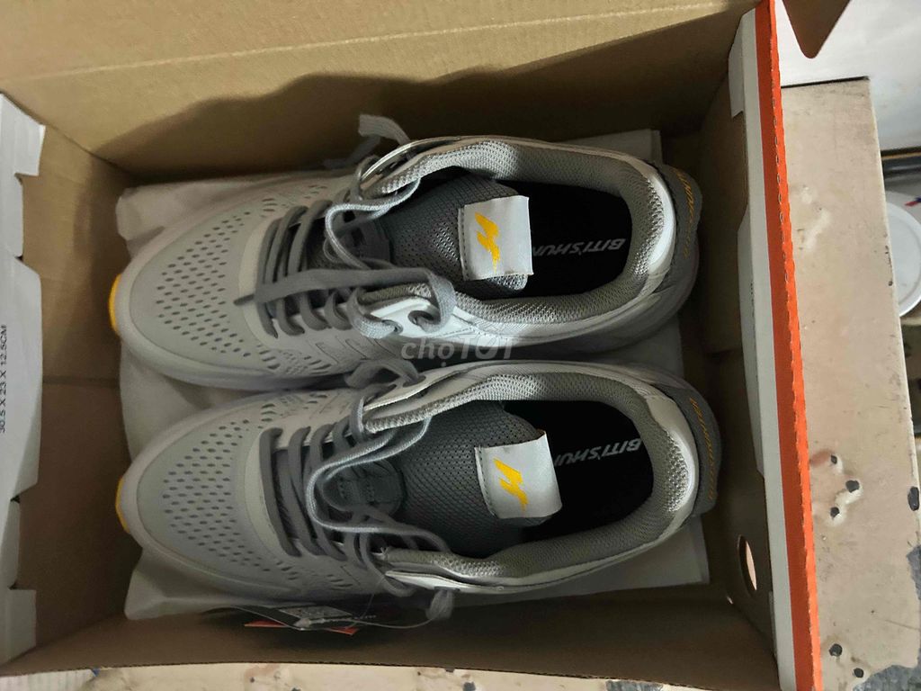 Giày thể thao Bitis Hunter Jogging size 40 Xám lợt. Mua bán Giày dép tại Quận Gò Vấp Tp Hồ Chí Minh được đăng bởi Huỳnh Anh Phương hình 1