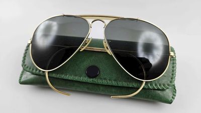 Kính cổ Rayban cổ bọc vàng 10k chui cong VIP. Mua bán Phụ kiện thời trang khác tại Thị xã Bến Cát Bình Dương được đăng bởi Đồng Hồ Mắt Kính Cổ PND