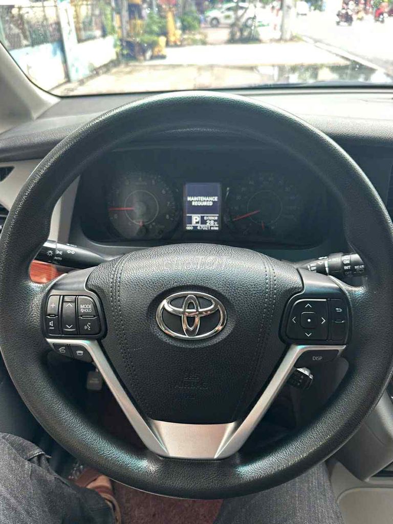 Toyota Sienna 2016 3.5LE màu trắng. Mua bán Ô tô tại Thành phố Mỹ Tho Tiền Giang được đăng bởi Anh Năm hình 3