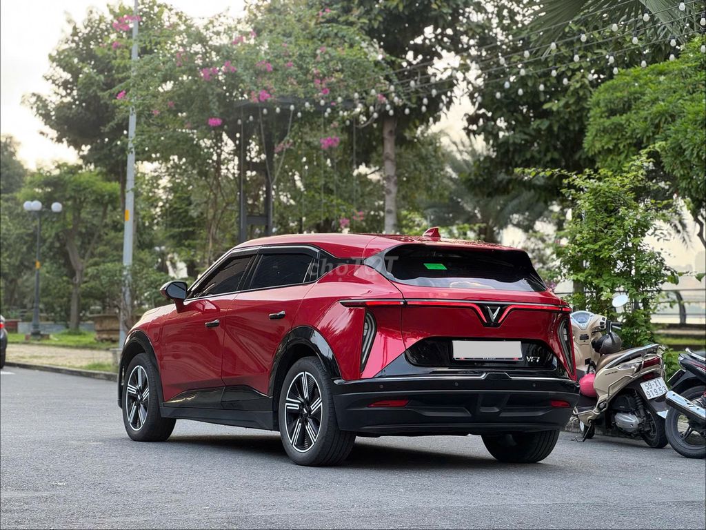 VinFast VF7 Eco 2026, пробег 13 000 км, тюнинг на 100 млн