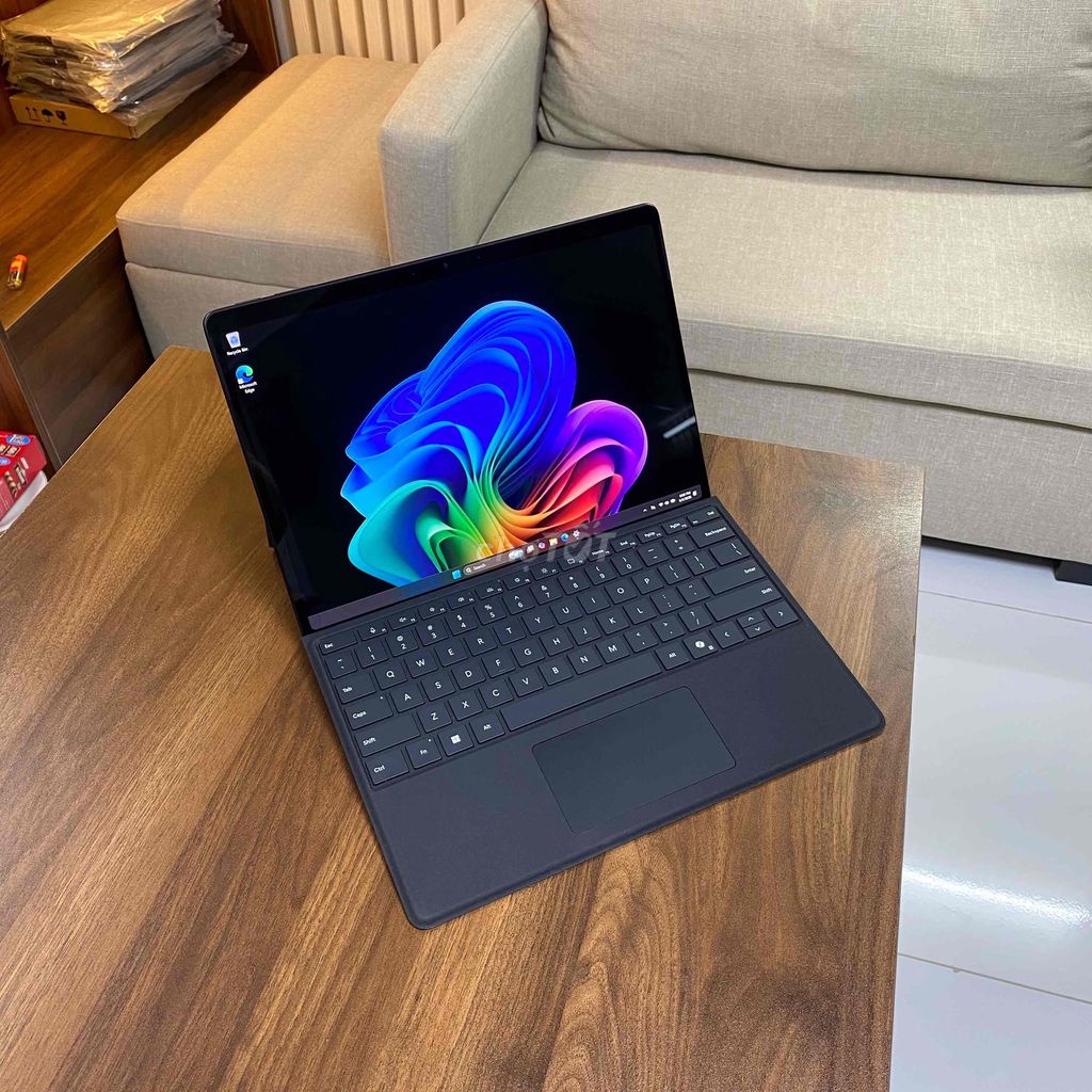 Surface Pro 11 X Elite 16GB/1TB màn OLED. Mua bán Laptop tại Thành phố Thủ Đức Tp Hồ Chí Minh được đăng bởi Vũ Surface hình 1